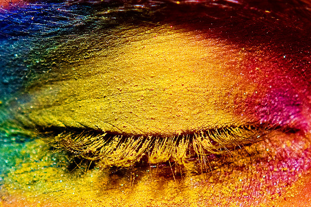 El color de los ojos impacta